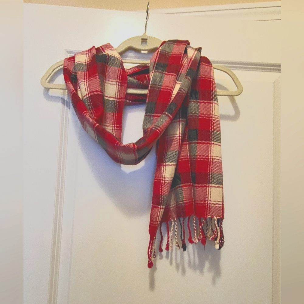 Plaid scarf fringed, red cream black